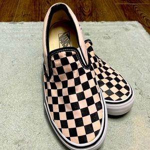 Vans women’s pink and black checkered